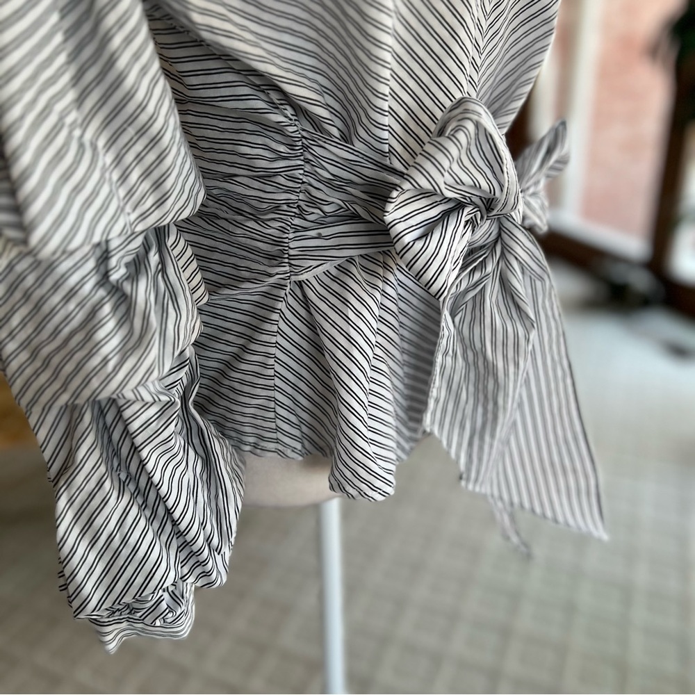 Renee C. Top Tiered Ruched Sleeves White Black Striped Belted V-Neck Cotton M - Picture 13 of 15
